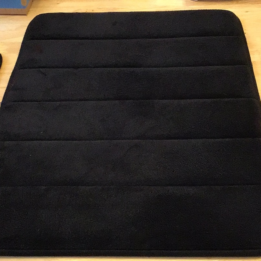 Bath / Sink me or foam mat some wear as shown, polish, sm hole, black